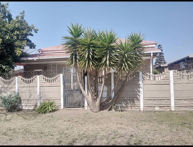 9 BEDROOM HOUSE FOR SALE IN BOKSBURG NORTH